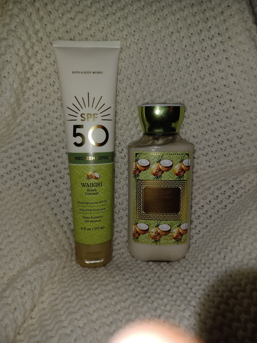 Bath & Body Works Waikiki Beach Coconut SPF 50 Sunscreen Lotion - Green